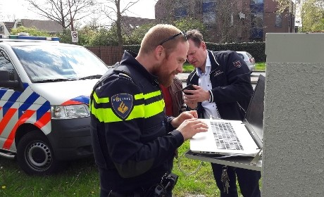 Politie_bij_automaat.jpg